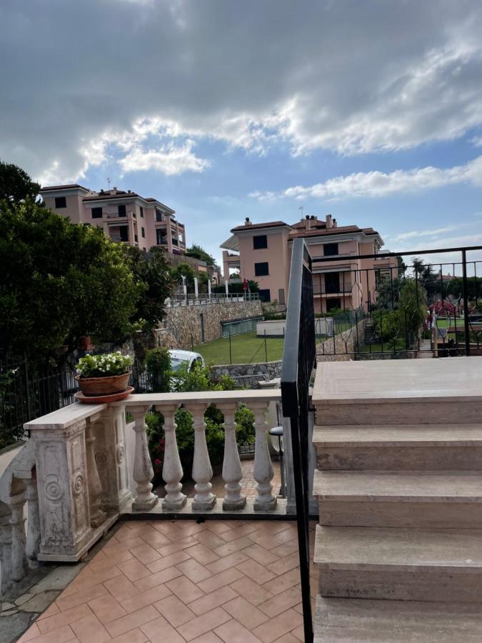 Apartment Aurora & Nicole Ideal Per Biker Con Terazza Vista Mare Parcheggio E Wi-Fi Gratuiti Pietra Ligure Ngoại thất bức ảnh