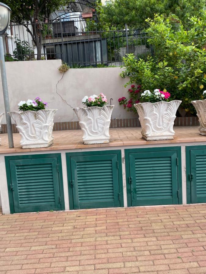 Apartment Aurora & Nicole Ideal Per Biker Con Terazza Vista Mare Parcheggio E Wi-Fi Gratuiti Pietra Ligure Ngoại thất bức ảnh