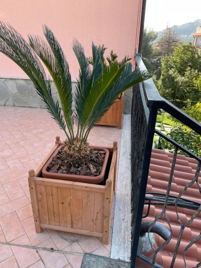 Apartment Aurora & Nicole Ideal Per Biker Con Terazza Vista Mare Parcheggio E Wi-Fi Gratuiti Pietra Ligure Ngoại thất bức ảnh