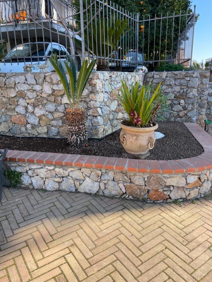 Apartment Aurora & Nicole Ideal Per Biker Con Terazza Vista Mare Parcheggio E Wi-Fi Gratuiti Pietra Ligure Ngoại thất bức ảnh