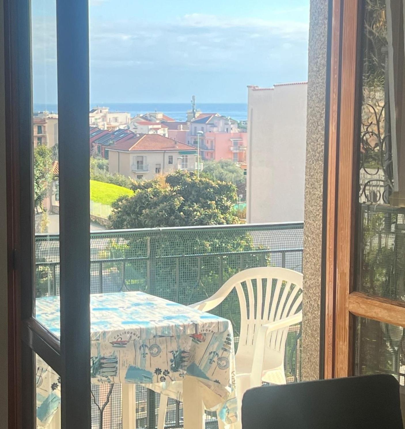 Apartment Aurora & Nicole Ideal Per Biker Con Terazza Vista Mare Parcheggio E Wi-Fi Gratuiti Pietra Ligure Ngoại thất bức ảnh