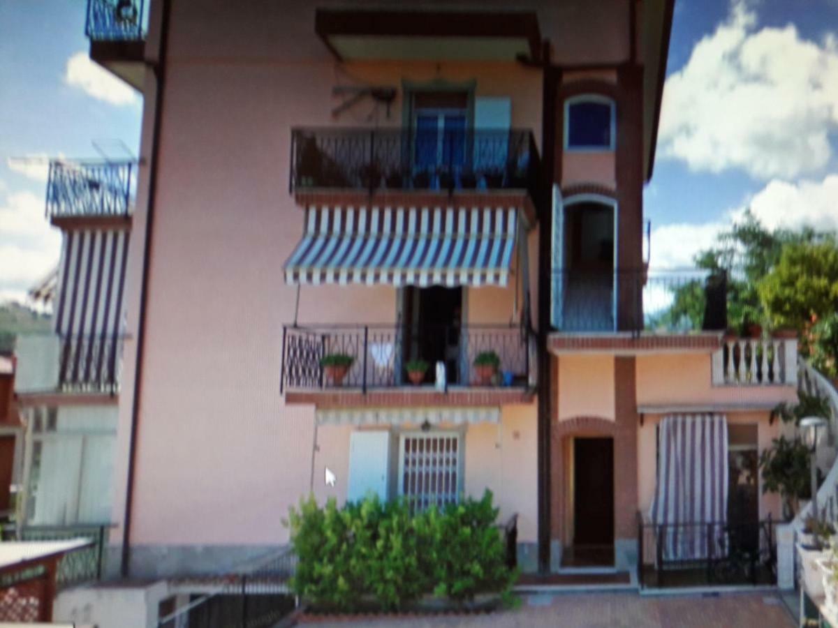 Apartment Aurora & Nicole Ideal Per Biker Con Terazza Vista Mare Parcheggio E Wi-Fi Gratuiti Pietra Ligure Ngoại thất bức ảnh