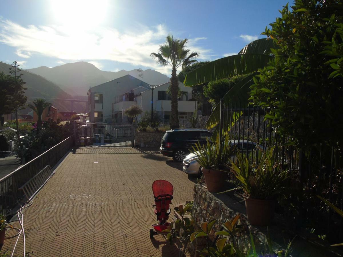 Apartment Aurora & Nicole Ideal Per Biker Con Terazza Vista Mare Parcheggio E Wi-Fi Gratuiti Pietra Ligure Ngoại thất bức ảnh