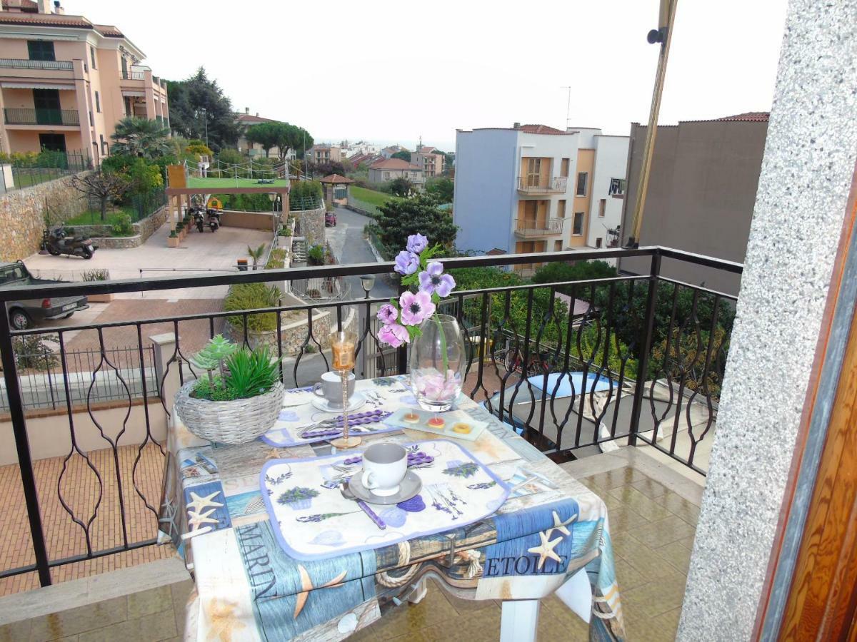 Apartment Aurora & Nicole Ideal Per Biker Con Terazza Vista Mare Parcheggio E Wi-Fi Gratuiti Pietra Ligure Ngoại thất bức ảnh