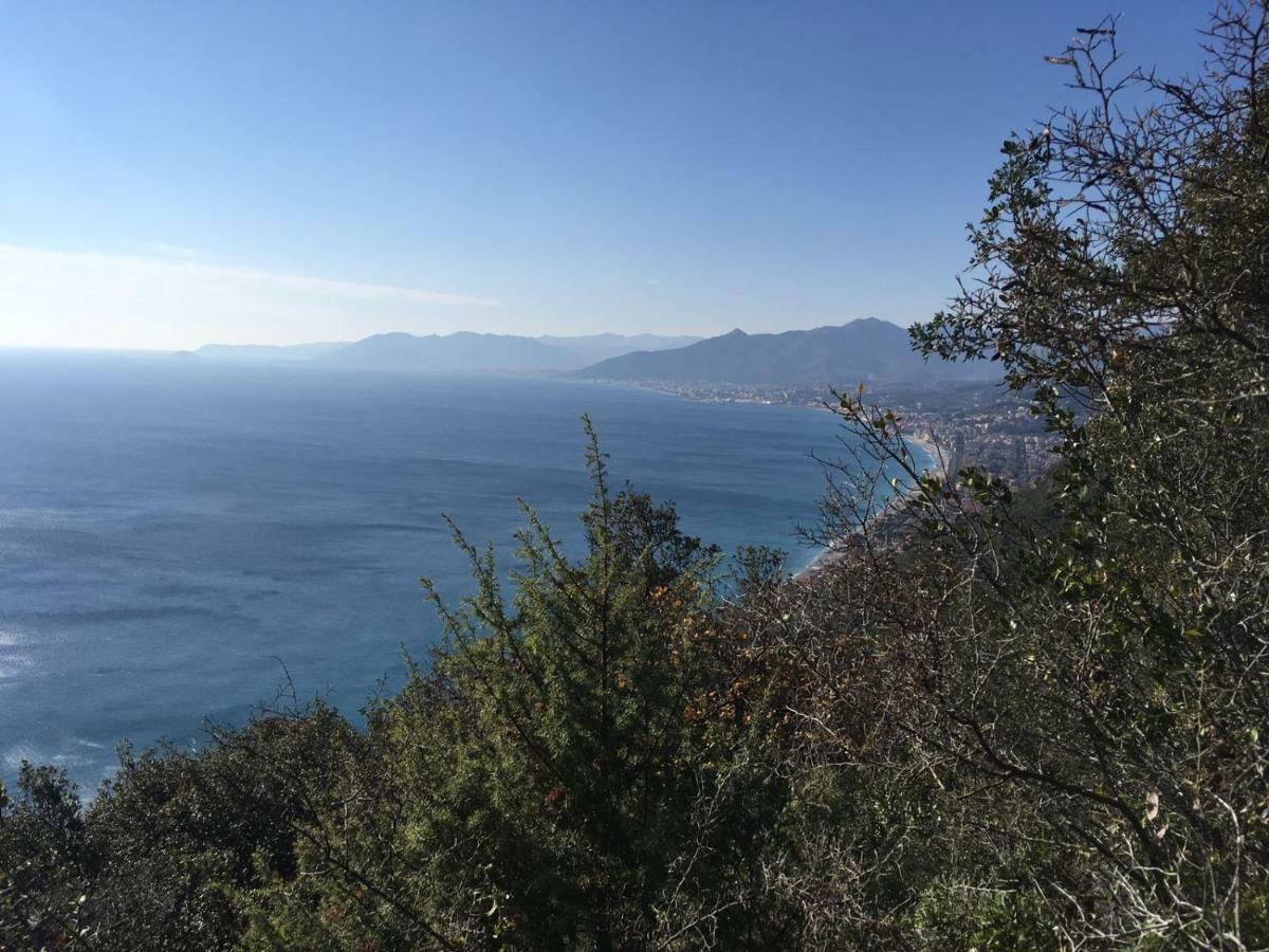 Apartment Aurora & Nicole Ideal Per Biker Con Terazza Vista Mare Parcheggio E Wi-Fi Gratuiti Pietra Ligure Ngoại thất bức ảnh